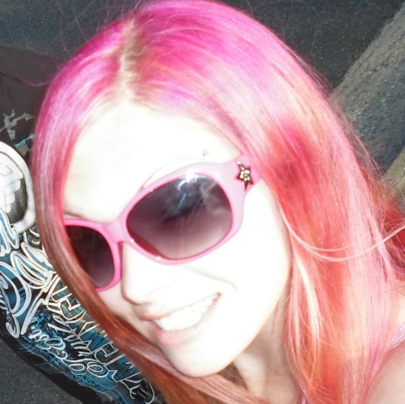 Meet your Posher, Rayne - Picture 5 of 8